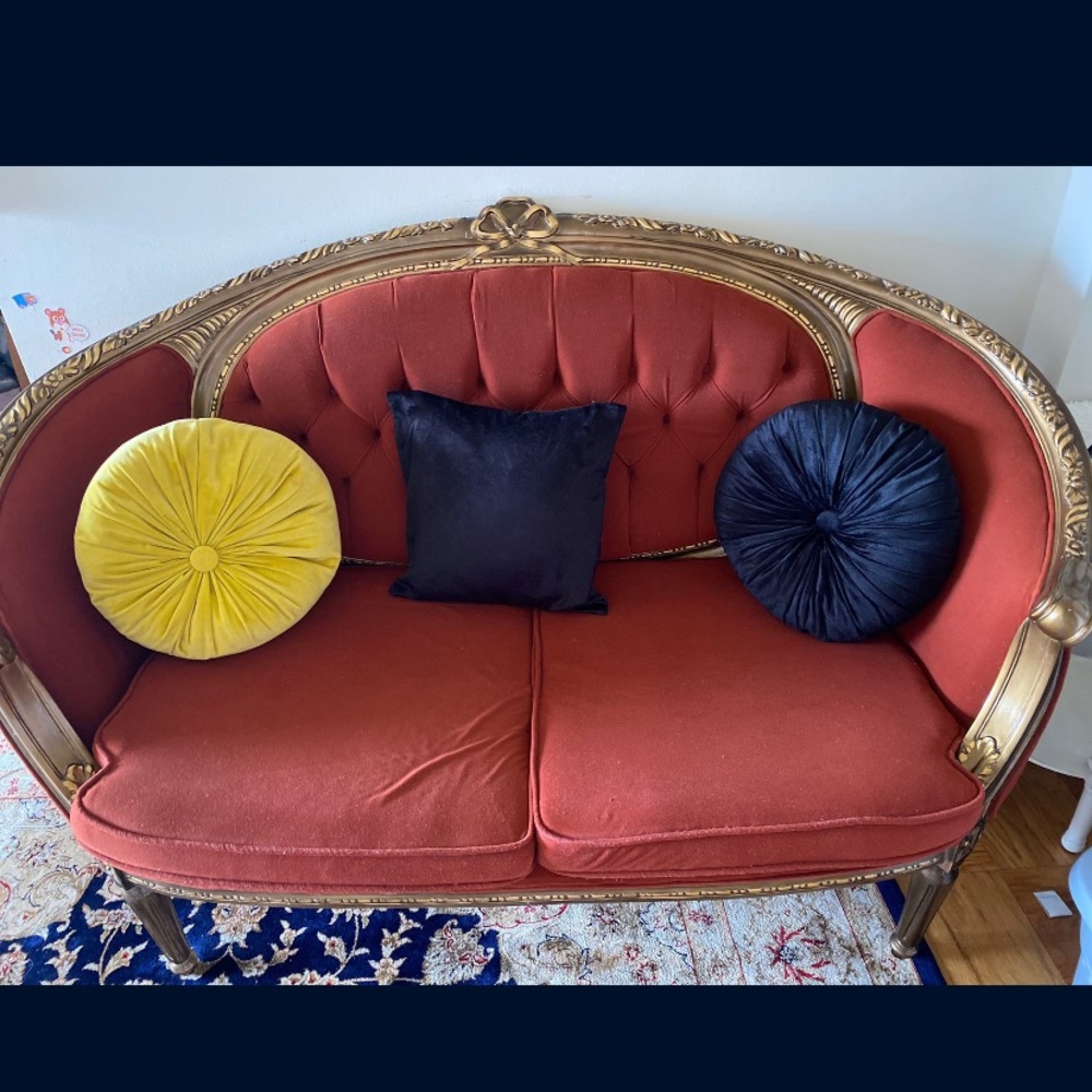 I just moving sale of my love seat! Gone ASAP !